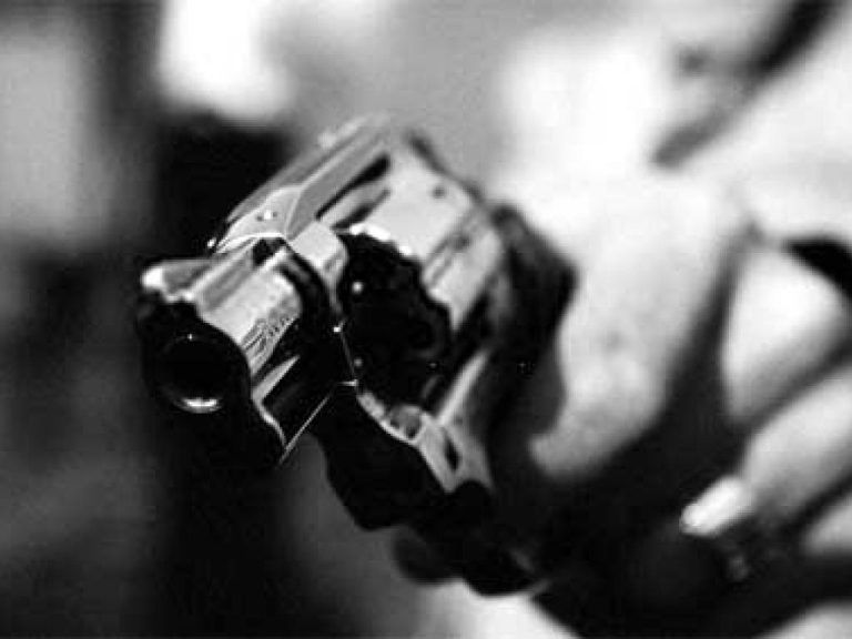 Bandidos rendem casal e fogem com veículo em Criciúma