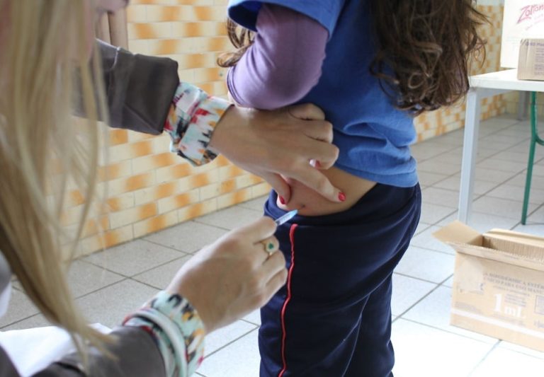 Sem a cobertura vacinal adequada, multivacinação é prorrogada em SC