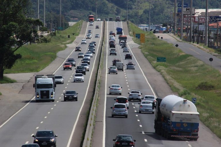 Caminhoneiros se preparam para paralisação no Dia da Independência