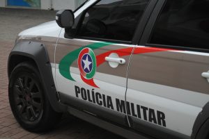 Jovem é preso após ameaçar mãe durante surto em Indaial