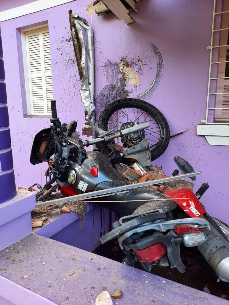 Imaruí: motociclista morre e dois homens ficam feridos em grave acidente