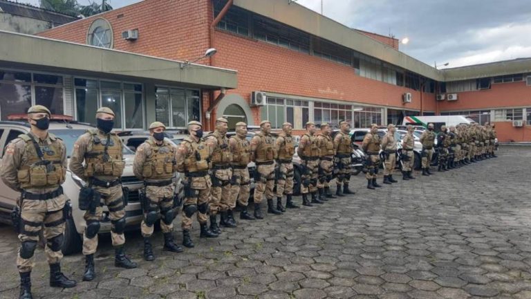 Criciúma: PM apreende arma de fogo e porção de crack em Operação Narcos