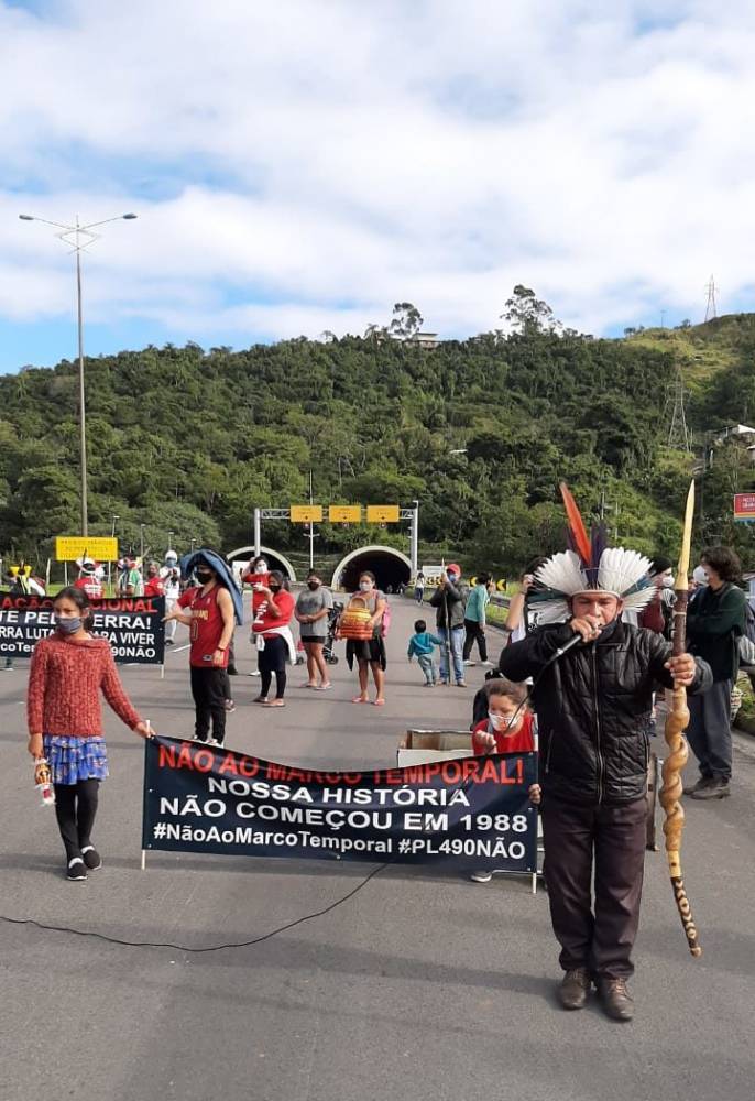 Indígenas protestam contra ‘marco temporal’ em Florianópolis