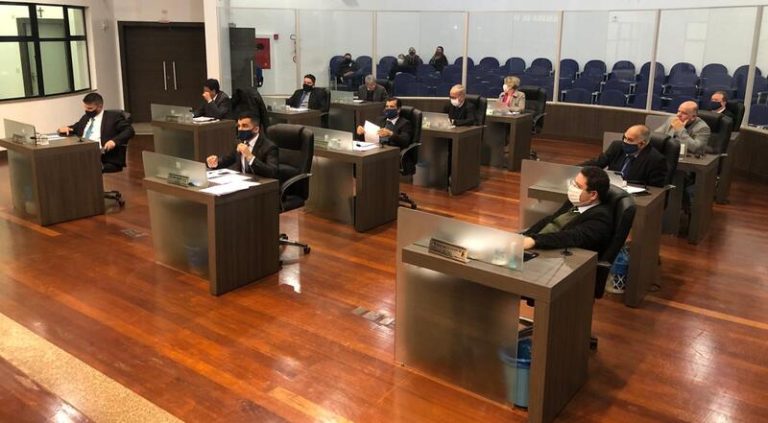 Araranguá: vereadores mantêm vetos do prefeito César Cesar