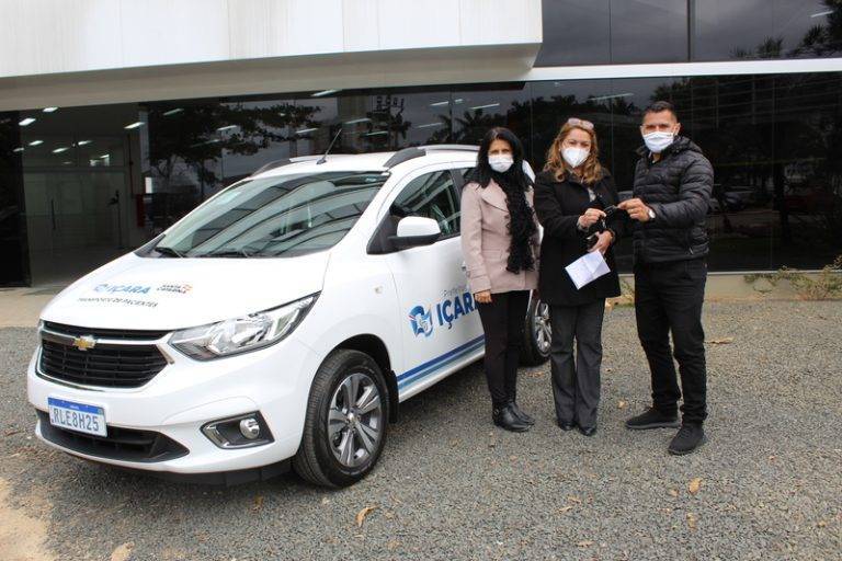Içara: saúde recebe veículo para transporte de pacientes da hemodiálise