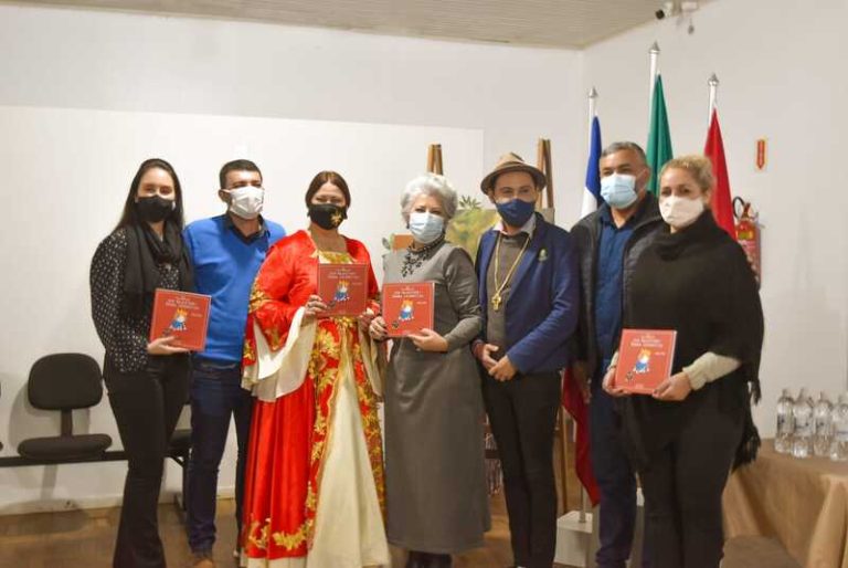 Siderópolis: livro ‘Sua Majestade Donna Locomotiva’ é lançado