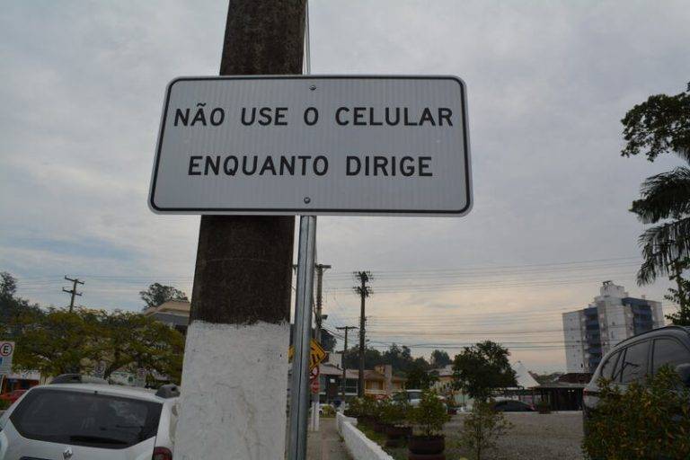 Trânsito de Morro da Fumaça ganha placas educativas