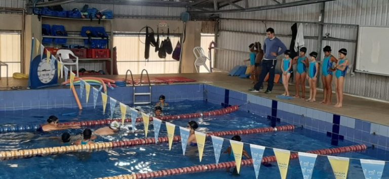 Criciúma: Projeto viabiliza aulas de natação