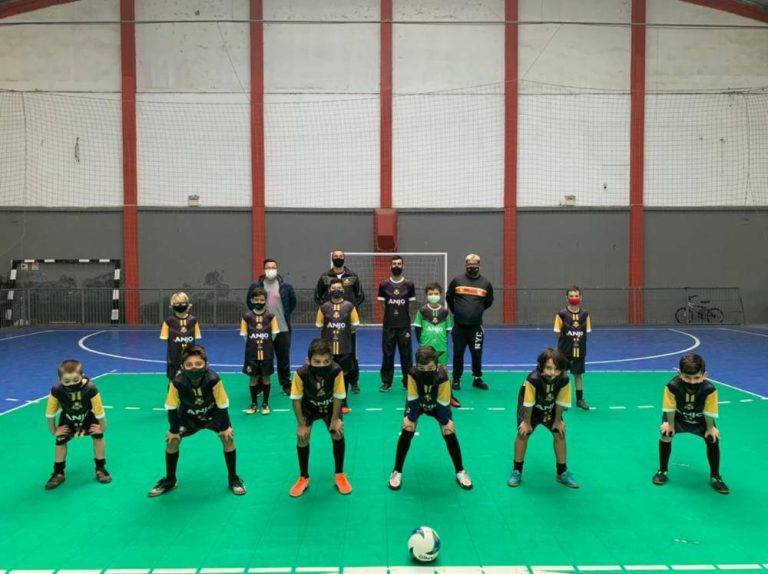 Anjos do Futsal: Metade dos uniformes é entregue