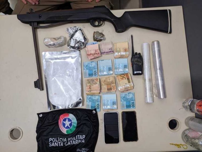 Criciúma: Polícia Militar apreende drogas e arma de fogo