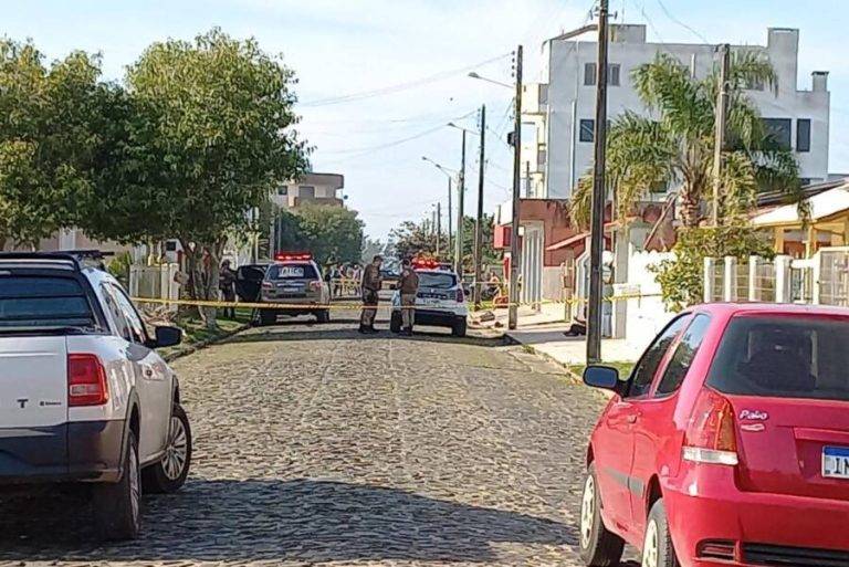 Balneário Gaivota: mulher é mantida de refém e filho é liberado