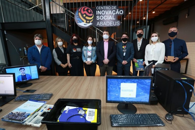 Centro de Inovação Social Abadeus recebe gestores da Rede Laço e Fapesc