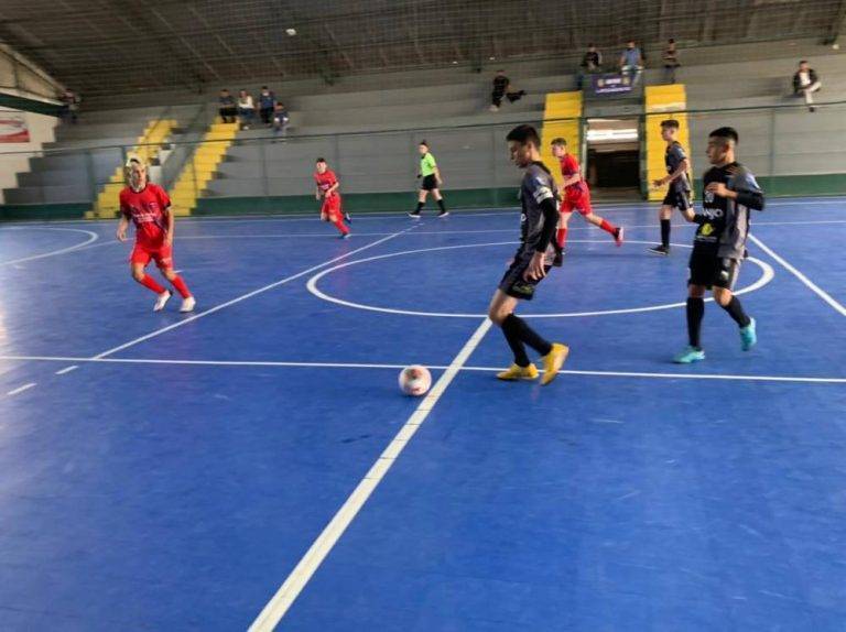 Cocal do Sul lidera o Estadual de Futsal Sub-15