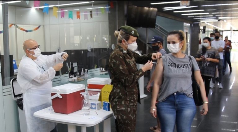 Criciúma define vacinação para adolescentes e aplicação da terceira dose