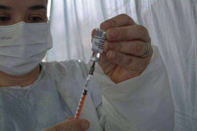 SC: quase 800 adolescentes receberam vacina sem autorização da Anvisa