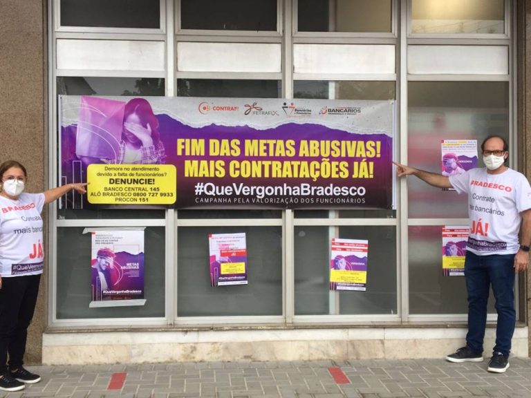 Sindicato promove protesto em frente a banco de Criciúma