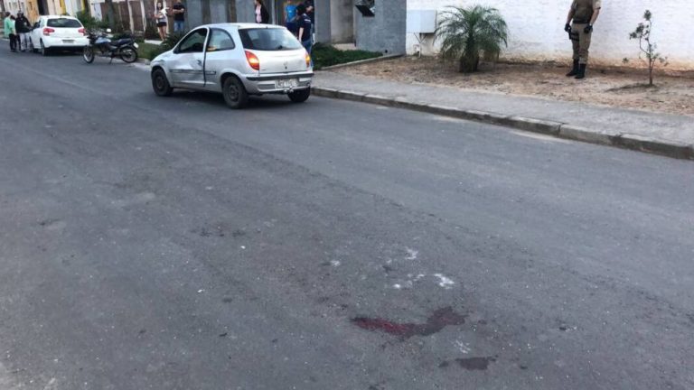 (VÍDEO) Carro atropela crianças no bairro Ana Maria