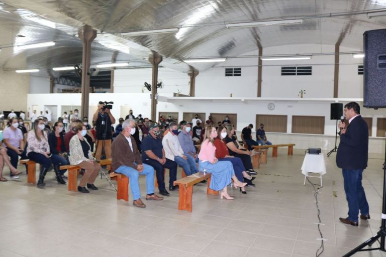 Coopercocal nas comunidades encerra apresentações em Urussanga