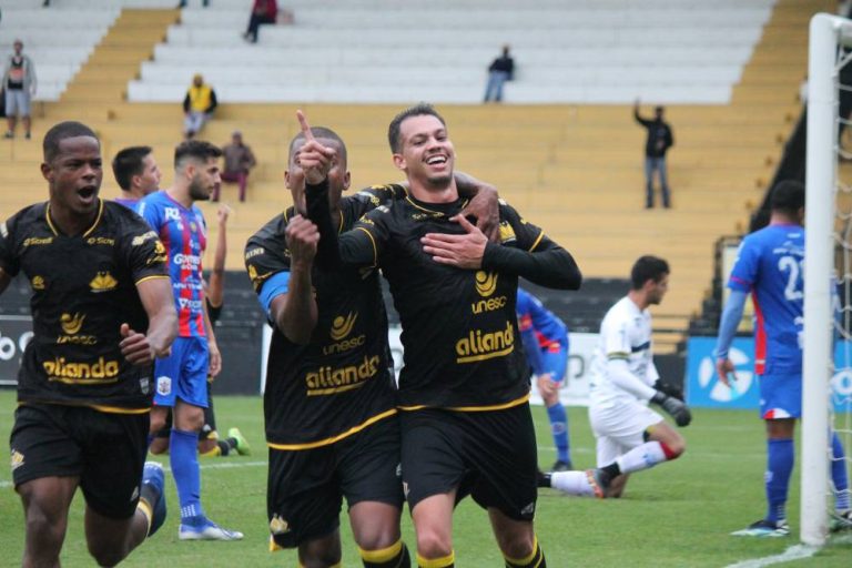 Tigre vence e volta ao G4 na Copa Santa Catarina