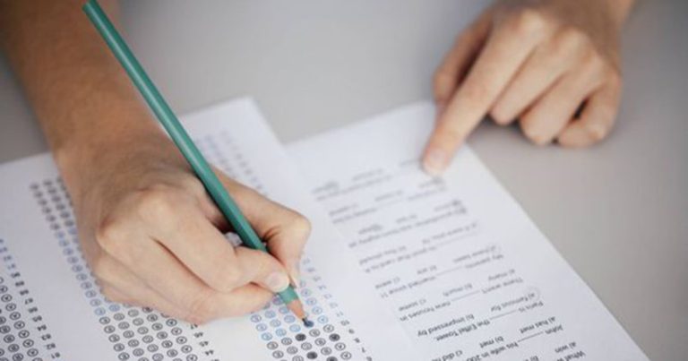 Concursos e processos seletivos em SC; salários de até R$ 14 mil