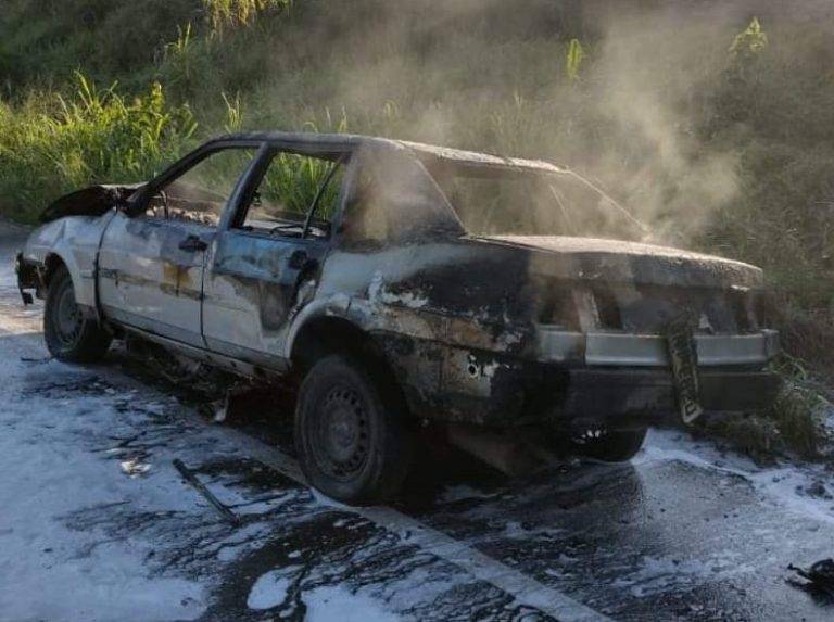 Carro pega fogo na ‘Curva do S’ em Urussanga