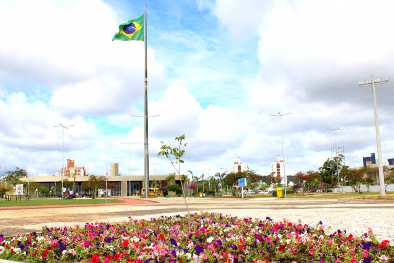 Criciúma: Feriado altera horários de funcionamento dos serviços públicos