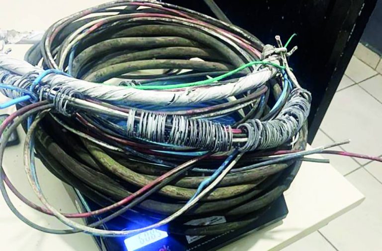 Furto de fiação elétrica deixa moradores do Rio Maina sem energia
