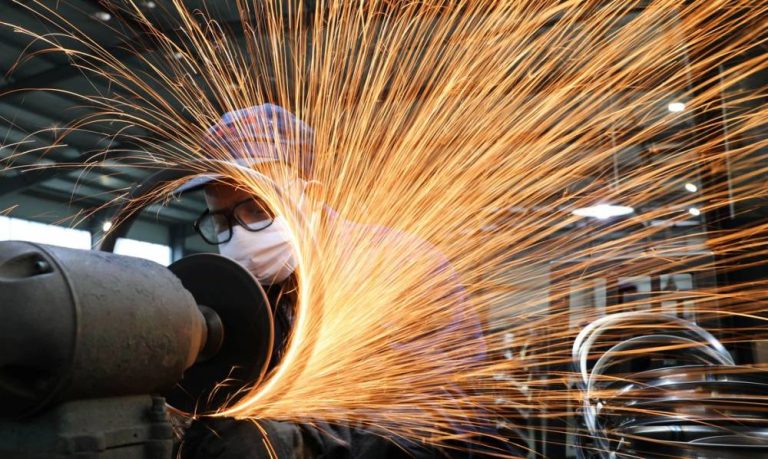 Economia recua 0,4% na passagem de junho para julho, estima FGV