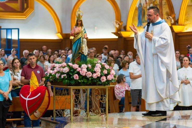 Romaria e festa reúne fiéis no Santuário Nossa Senhora do Caravaggio