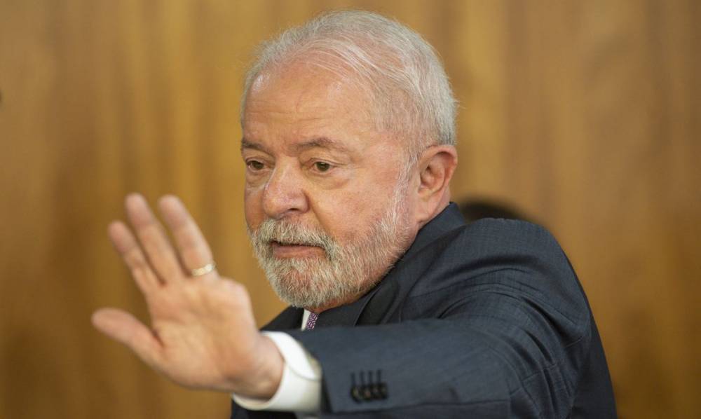 Cirurgia de Lula termina sem intercorrências, diz equipe médica