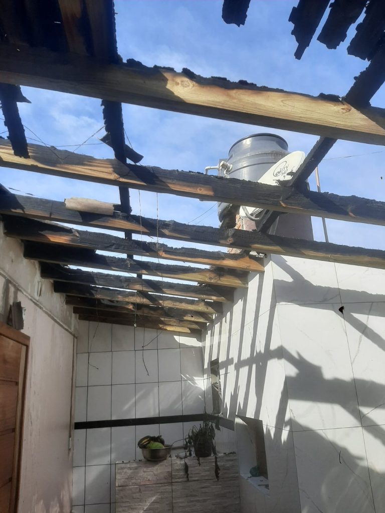 Casa e destruída pelo fogo em São João do Sul