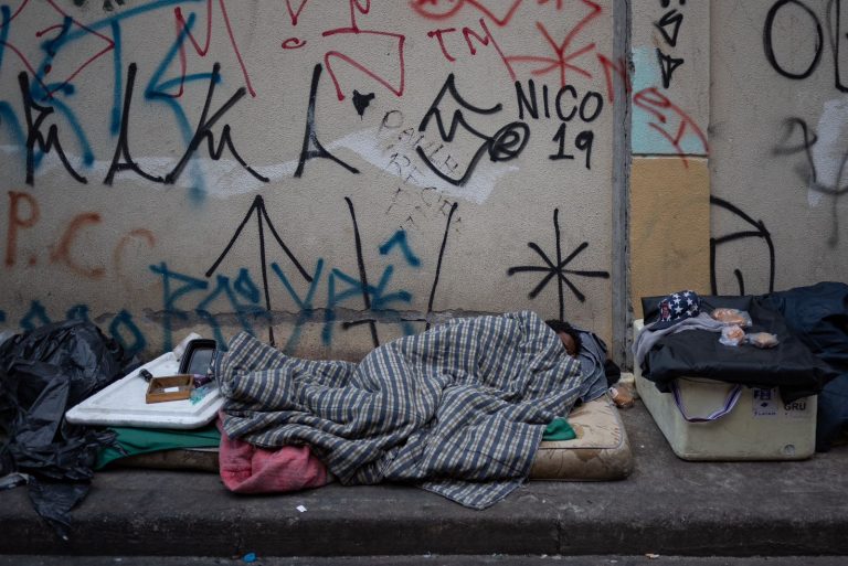 Homens atacam a tiros e matam duas pessoas em situação de rua