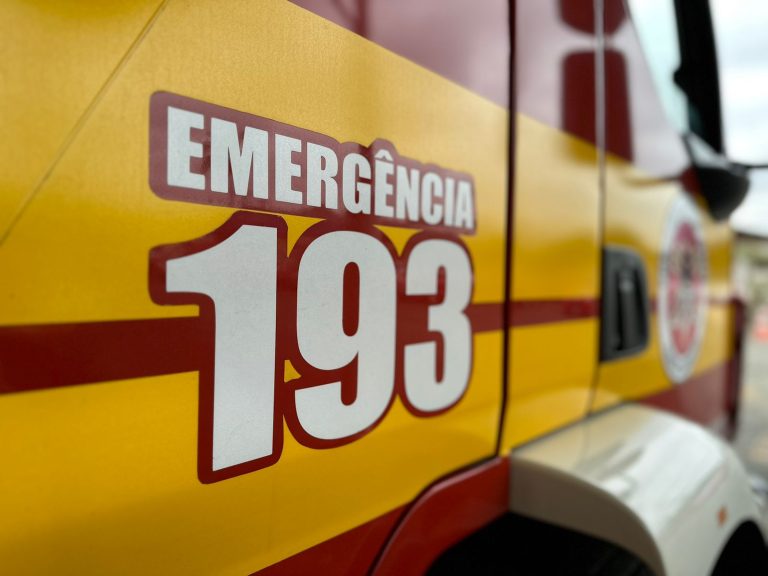 Motociclista fica ferido após colisão com carro em Criciúma