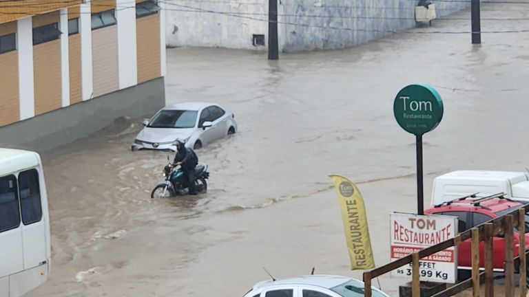 Chuva forte causa alagamentos em Criciúma