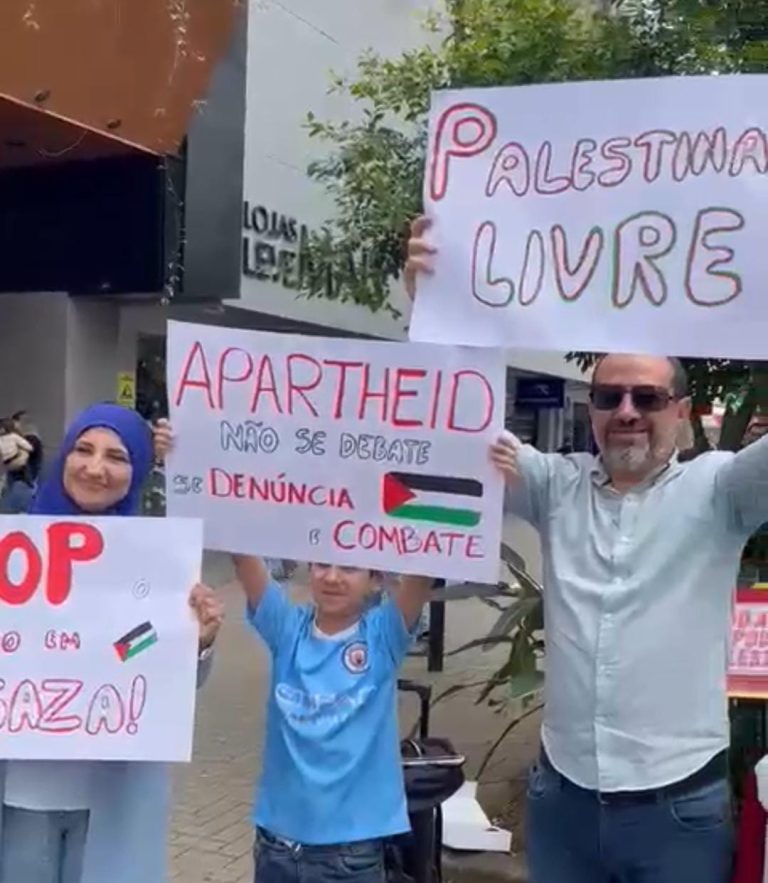 Comunidade árabe faz manifestação em Criciúma