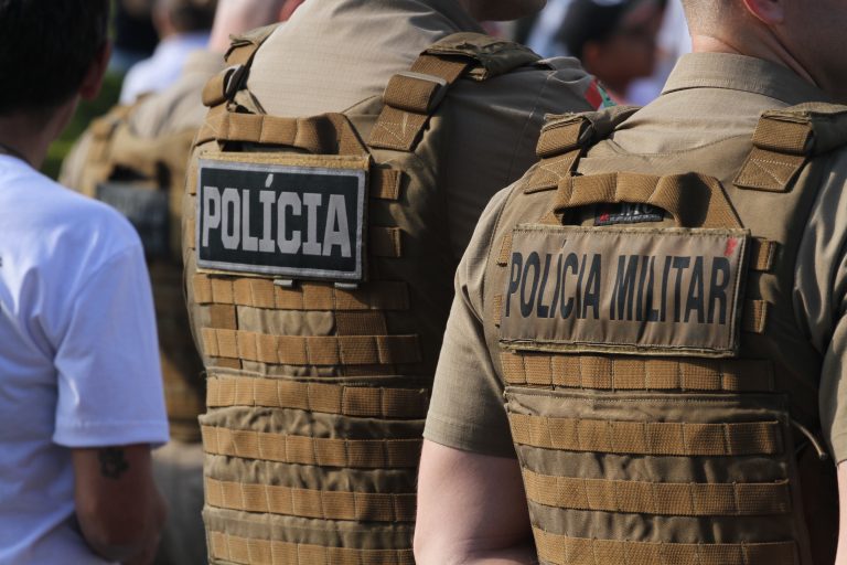 Idoso é rendido com faca durante roubo dentro de casa em Capivari de Baixo