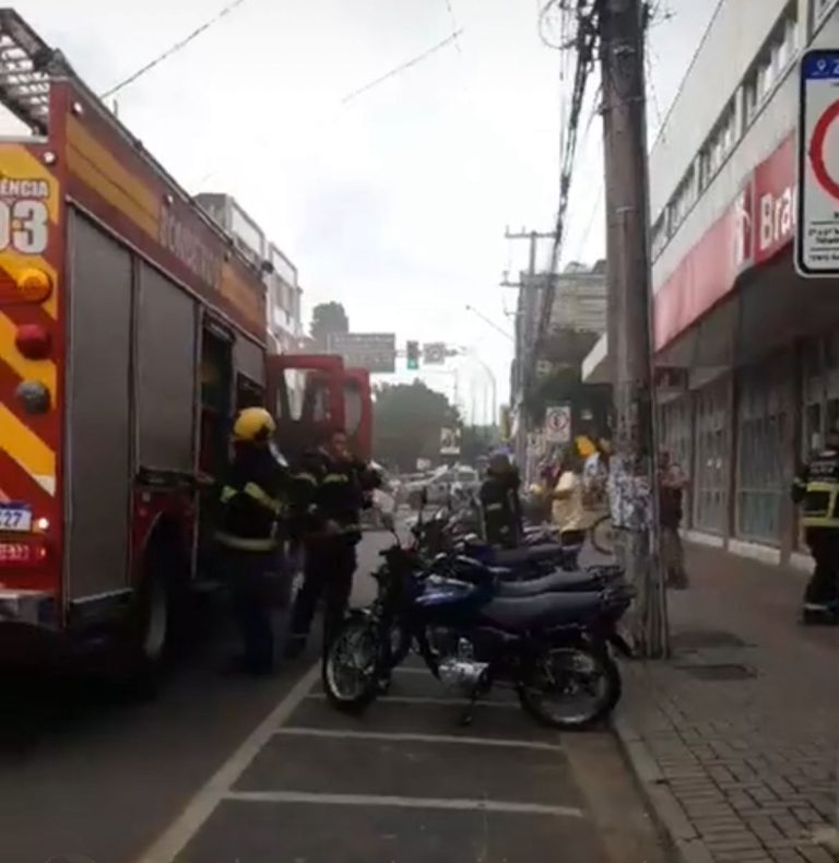 Em atualização: fumaça em agência bancária mobiliza PM e bombeiros