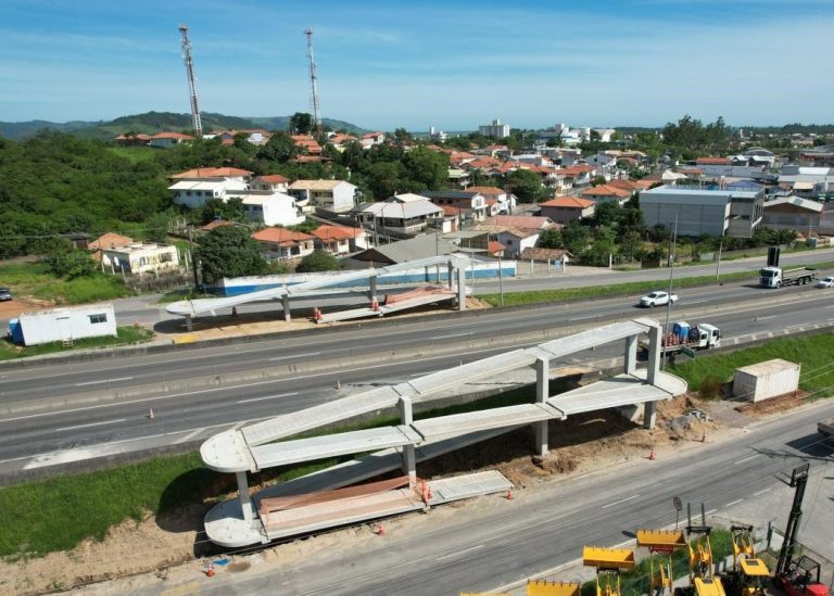 Obras da nova passarela na BR-101 avançam