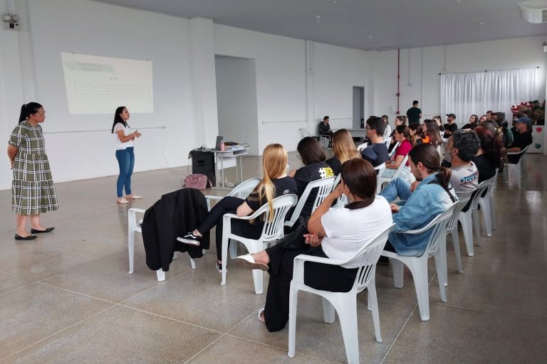 Sombrio: servidores são treinados para combater a violência infantil
