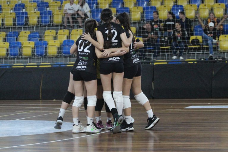 Com mais de 15 troféus, vôlei de Forquilhinha encerra a temporada de 2023