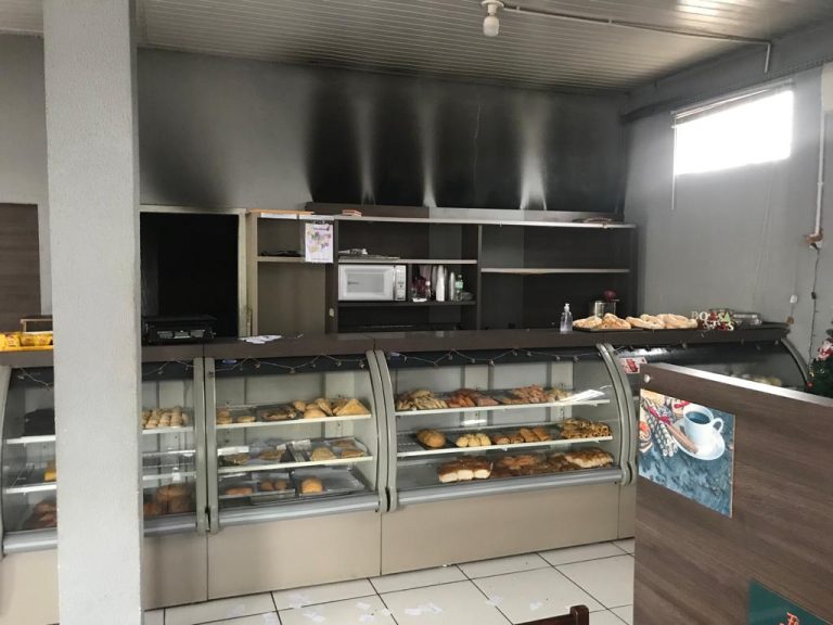 Criciúma: Incêndio atinge padaria no bairro São Defende