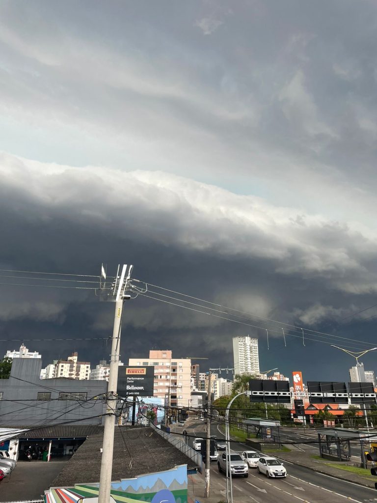 Março se despede com temporais entre a tarde de segunda e a terça-feira