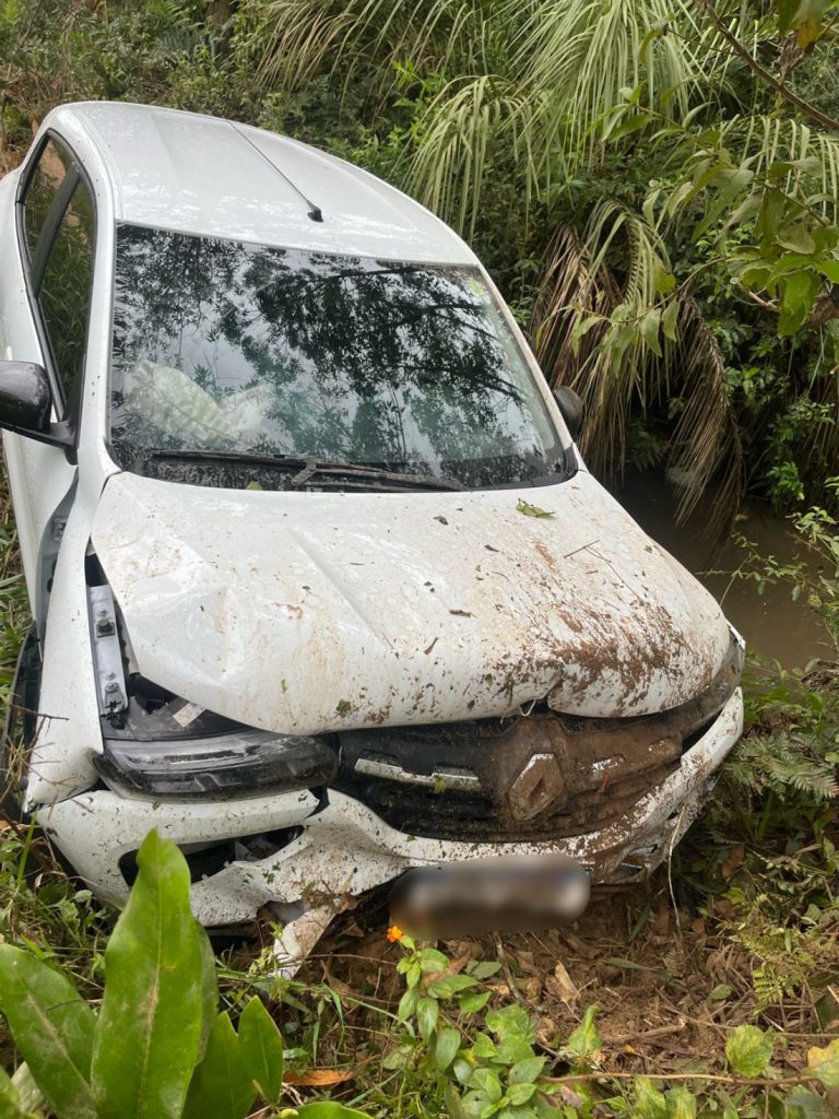 Idoso perde a consciência e bate carro em barranco em Jaguaruna