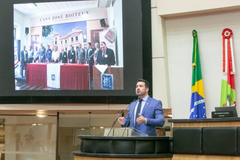 Deputados destacam cursos técnicos e divergência sobre colonização italiana