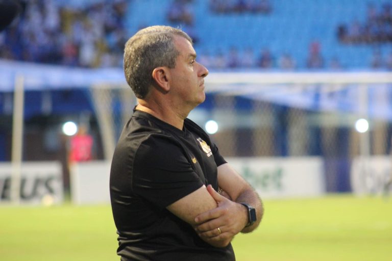 Tencati divulga escalação para enfrentar a Chapecoense