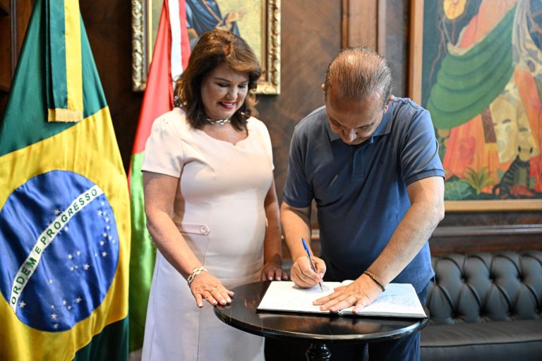 Vice-governadora assume o comando de Santa Catarina