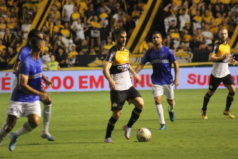 Tigre vence e mantém a liderança do Campeonato Catarinense
