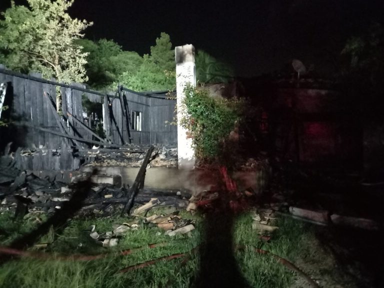 Criciúma: casa é destruída por incêndio no Cristo Redentor