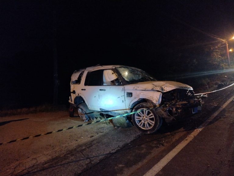 Homem morre após acidente com carro de luxo em Orleans