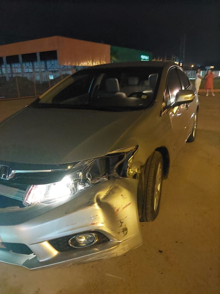 Jovem fica ferido após colidir de frente contra carro em Criciúma